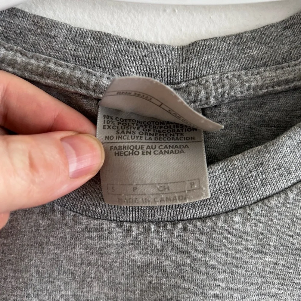 Vintage y2K Nike Gray Tee with Red Logo - Picture 3 of 6